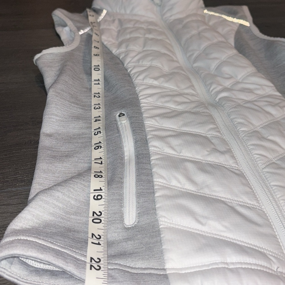 Zella Zelfusion Water Repellent Quilted Vest w/Hood Size Medium White/Gray - Picture 11 of 12